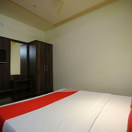 Oyo 40791 Hotel Hot N Fast Suratgarh Екстер'єр фото
