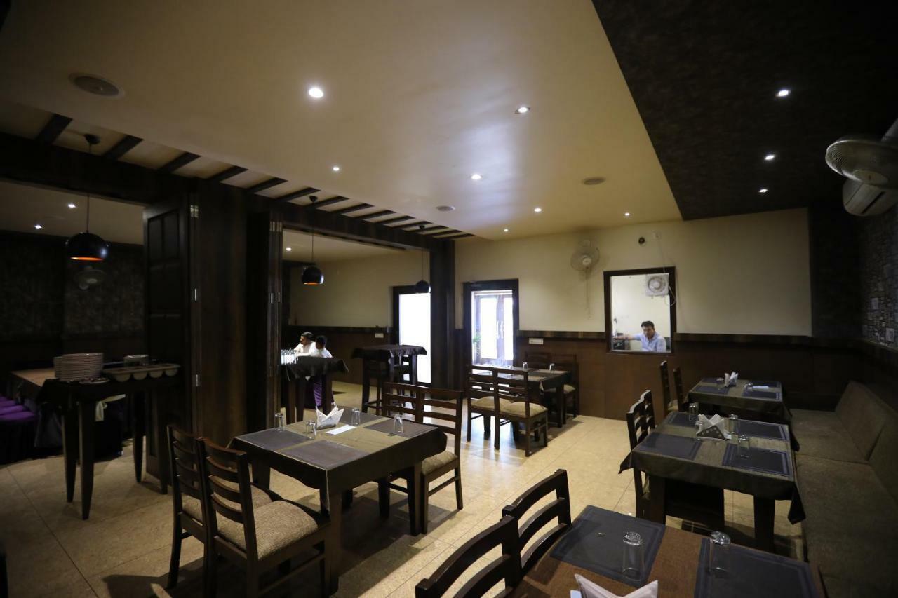 Oyo 40791 Hotel Hot N Fast Suratgarh Екстер'єр фото