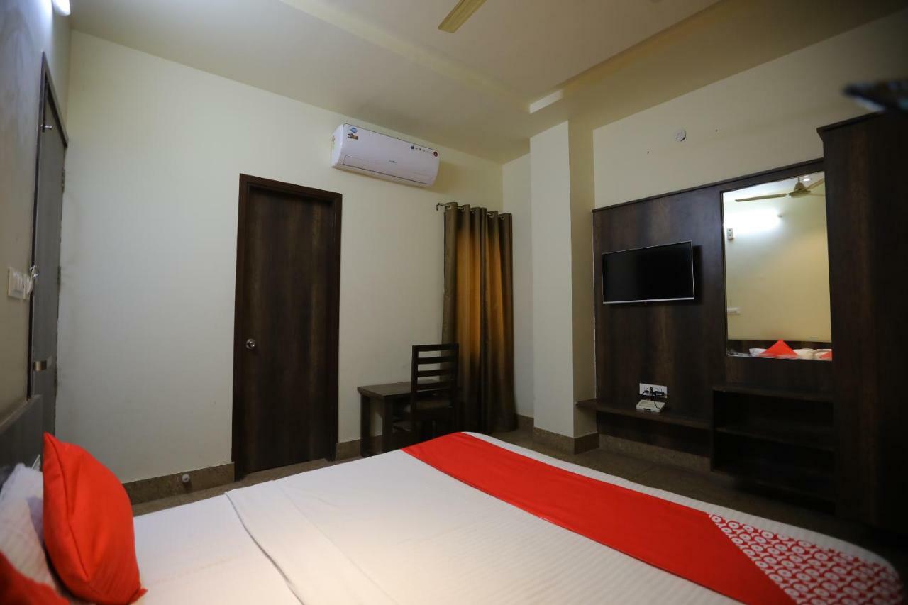 Oyo 40791 Hotel Hot N Fast Suratgarh Екстер'єр фото