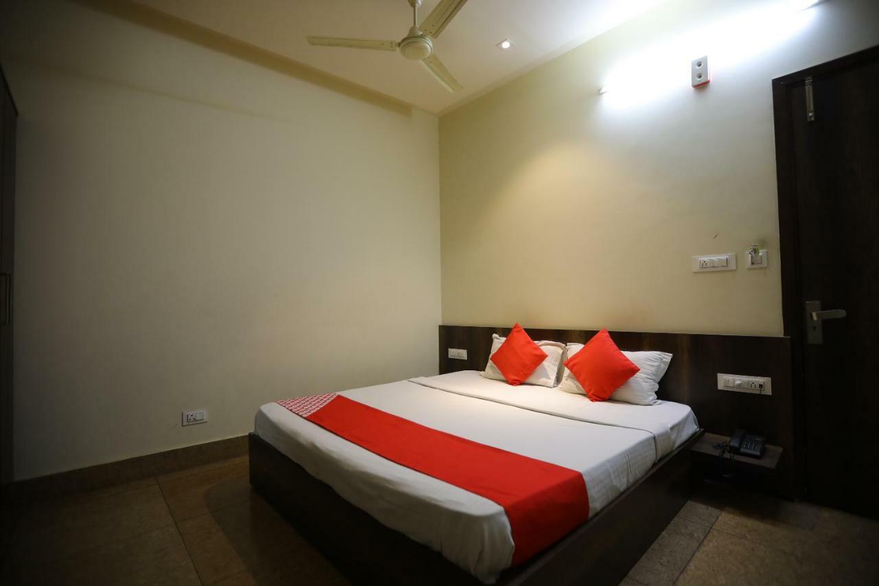 Oyo 40791 Hotel Hot N Fast Suratgarh Екстер'єр фото