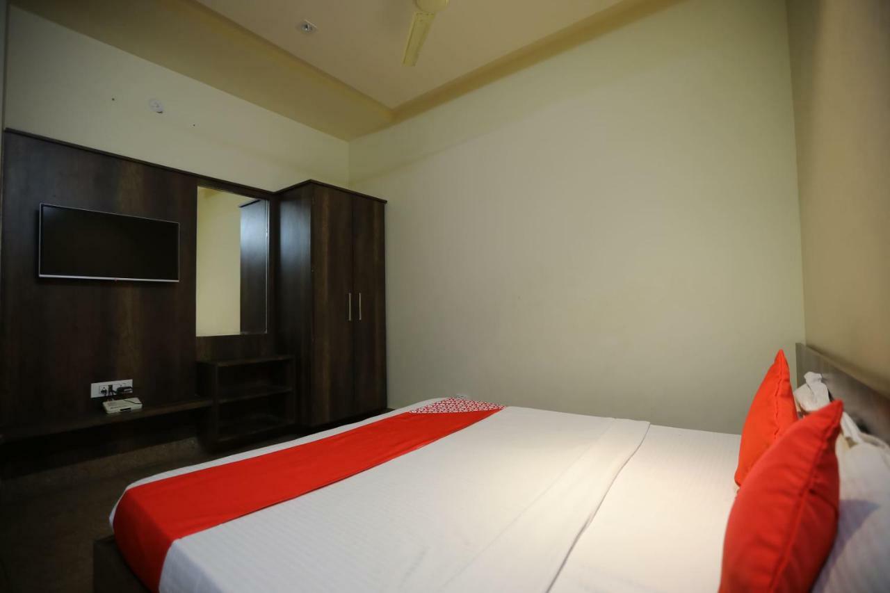 Oyo 40791 Hotel Hot N Fast Suratgarh Екстер'єр фото