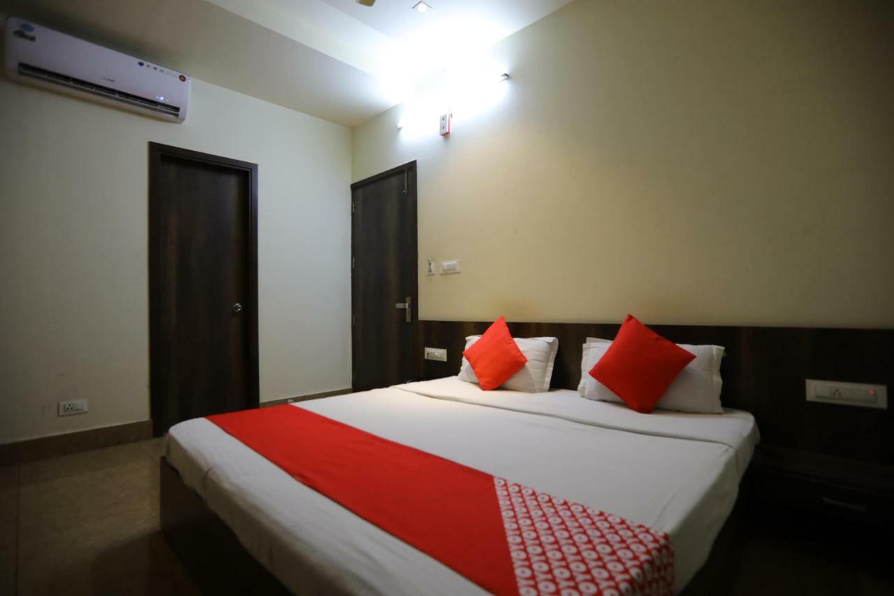Oyo 40791 Hotel Hot N Fast Suratgarh Екстер'єр фото