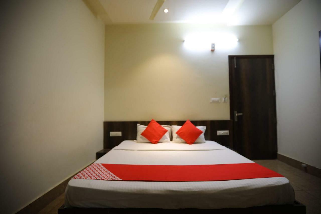 Oyo 40791 Hotel Hot N Fast Suratgarh Екстер'єр фото
