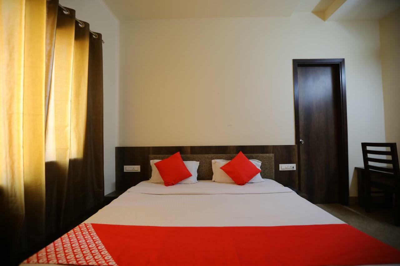 Oyo 40791 Hotel Hot N Fast Suratgarh Екстер'єр фото