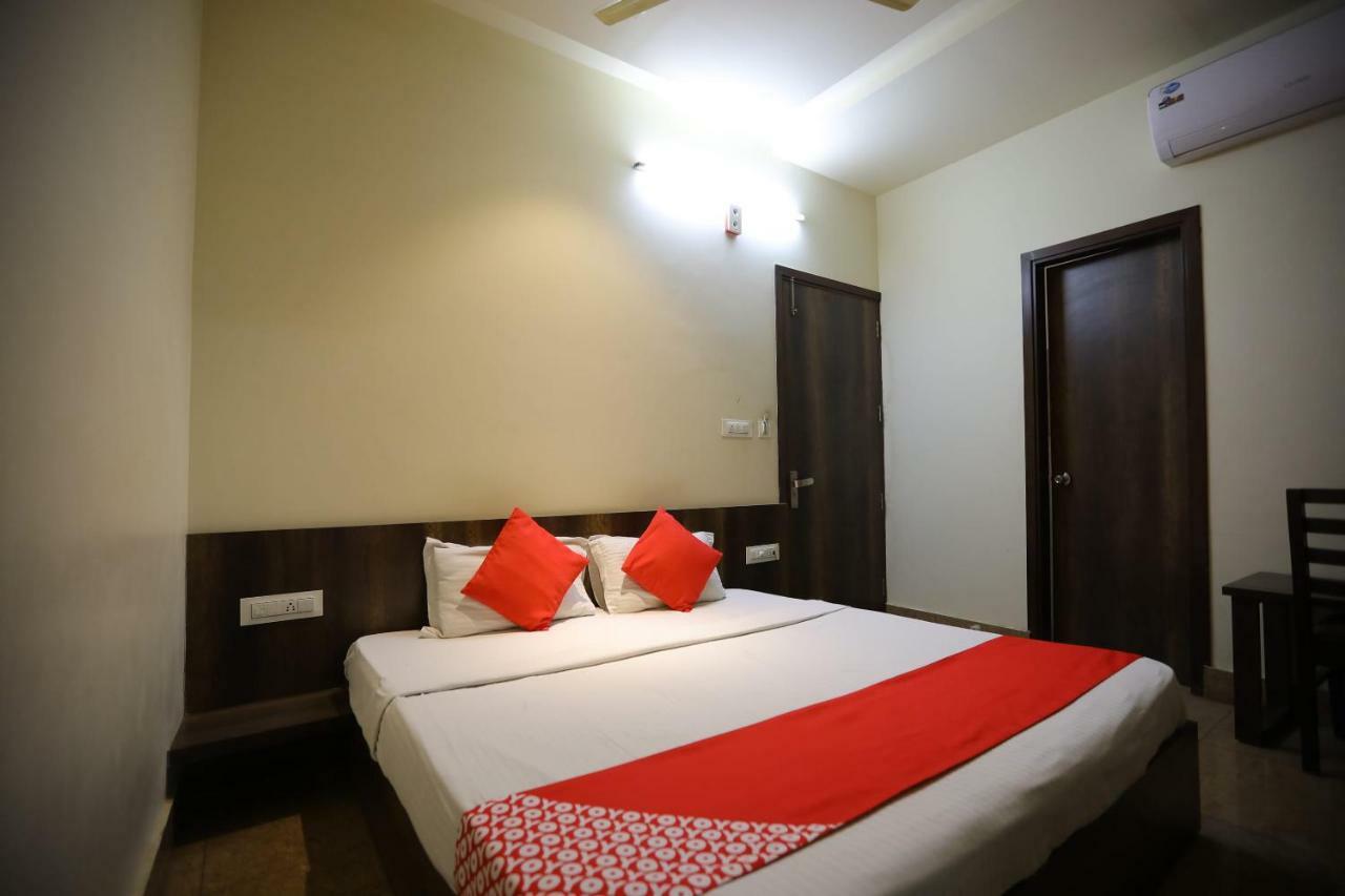 Oyo 40791 Hotel Hot N Fast Suratgarh Екстер'єр фото