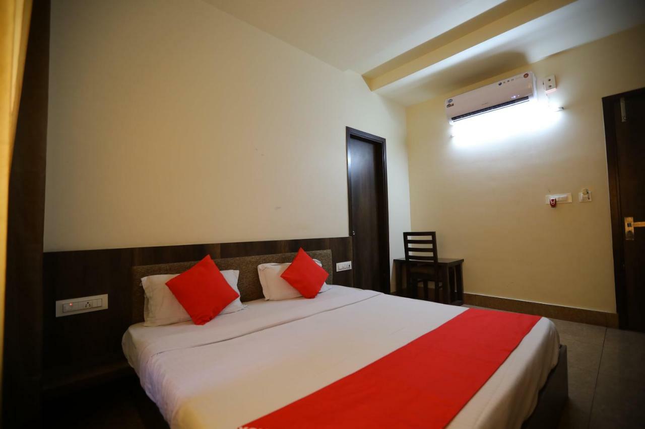 Oyo 40791 Hotel Hot N Fast Suratgarh Екстер'єр фото