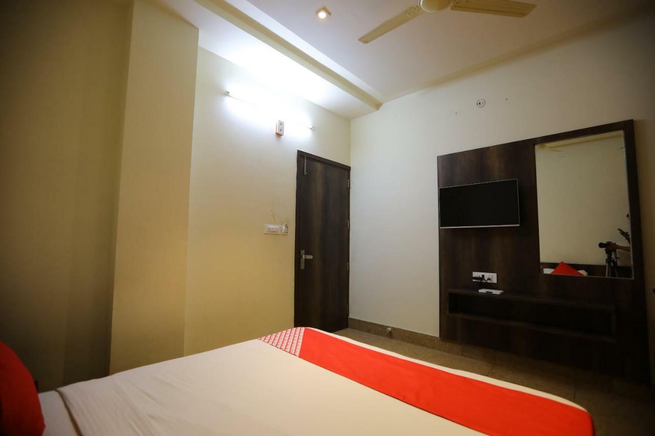 Oyo 40791 Hotel Hot N Fast Suratgarh Екстер'єр фото